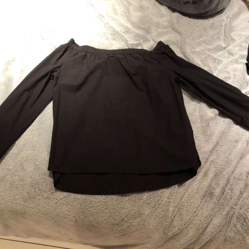 Over the shoulder Black T-shirt